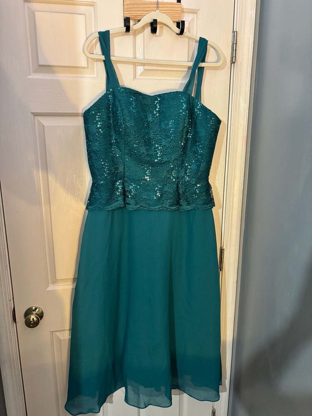 Emma Street Teal Sequined Lace Bodice Sleeveless Formal Dress 14